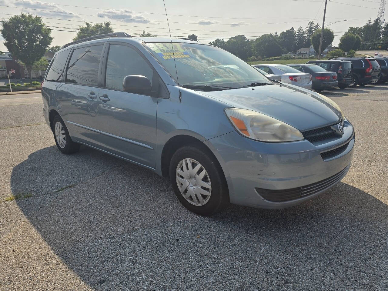 2005 Toyota Sienna for sale at QUEENSGATE AUTO SALES in York, PA