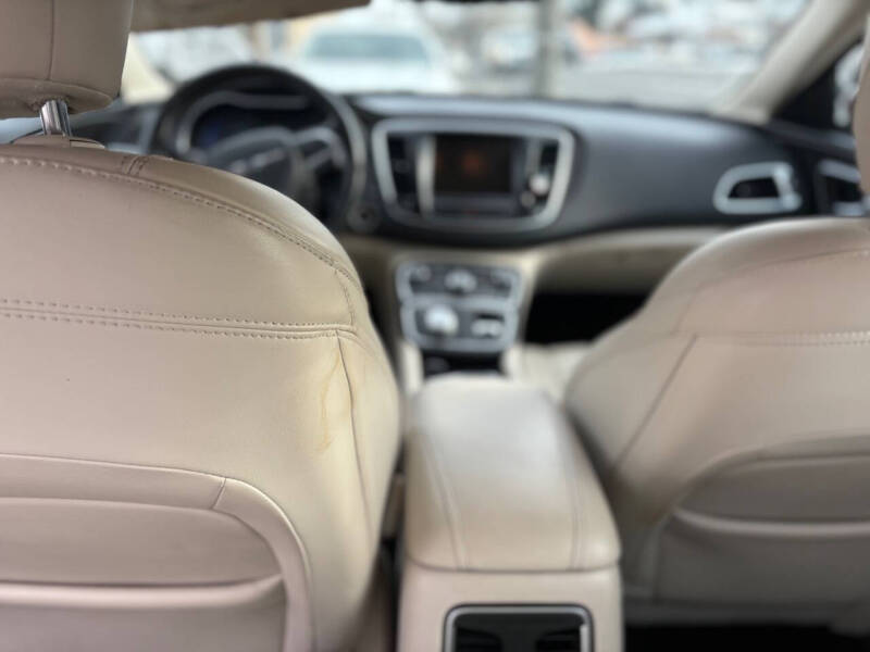 2016 Chrysler 200 Limited Platinum