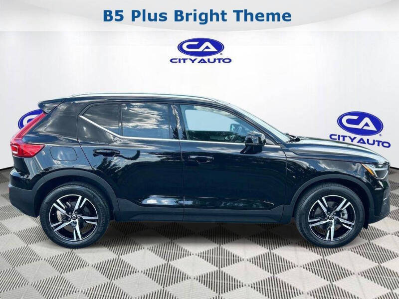 2023 Volvo XC40 B5 Plus Bright Theme