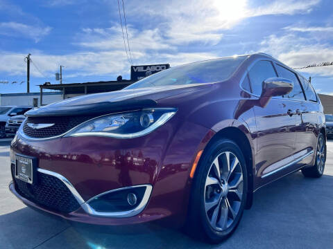 2017 Chrysler Pacifica for sale at Velascos Used Car Sales in Hermiston OR