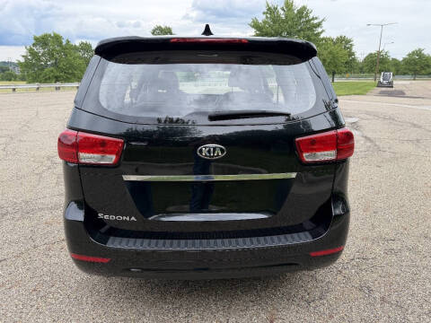 2016 Kia Sedona L
