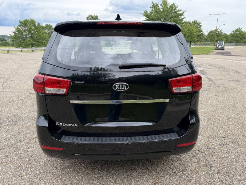 2016 Kia Sedona L