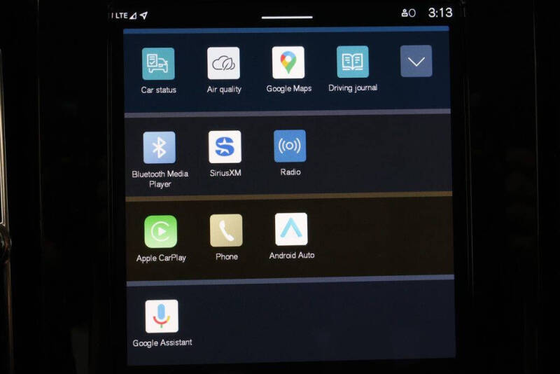 2024 Volvo XC40 B5 Plus Dark Theme