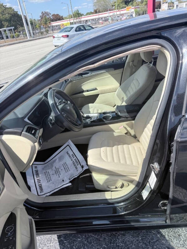 2013 Ford Fusion SE
