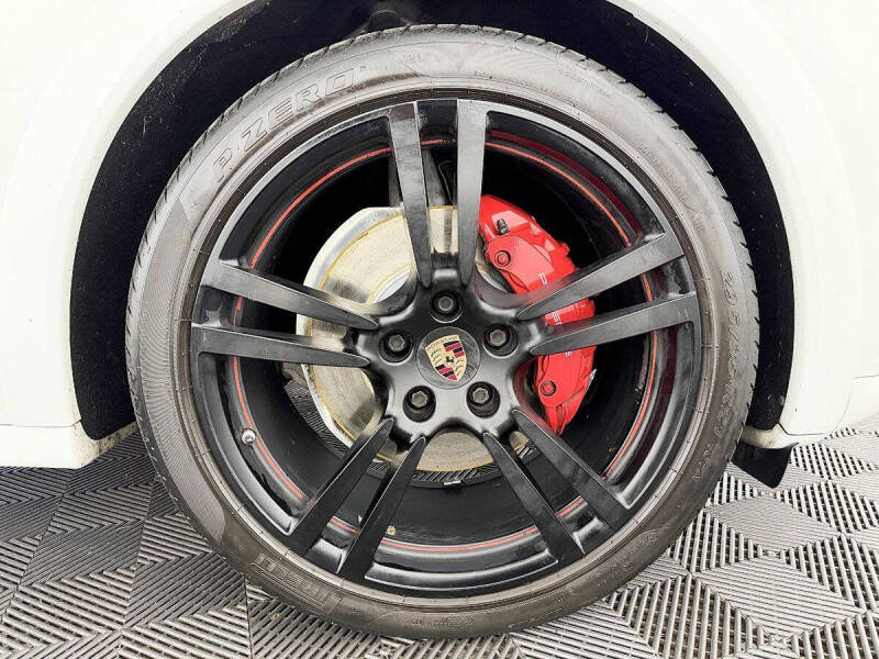 2013 Porsche Cayenne GTS