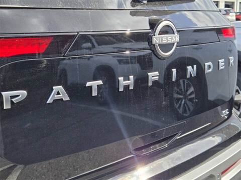 2025 Nissan Pathfinder SL