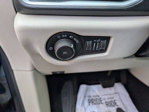 2017 Chrysler Pacifica Touring-L