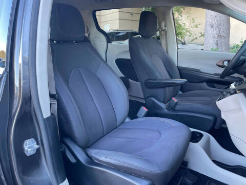 2017 Chrysler Pacifica Touring