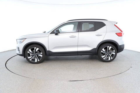 2024 Volvo XC40 B5 Plus Dark Theme