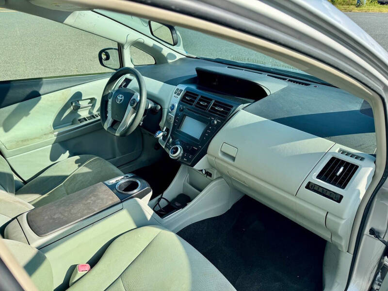 2014 Toyota Prius v Two