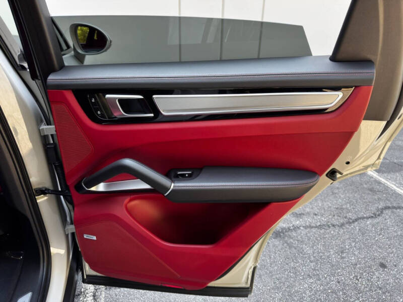 2022 Porsche Cayenne Turbo S E-Hybrid