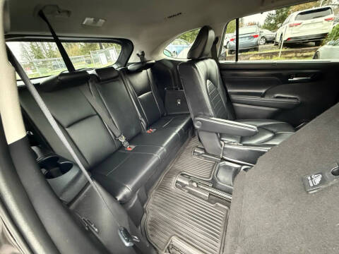 2022 Toyota Highlander Hybrid XLE