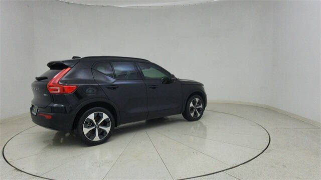 2024 Volvo XC40 B5 Plus Dark Theme