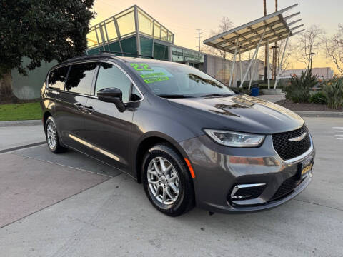 2022 Chrysler Pacifica Touring
