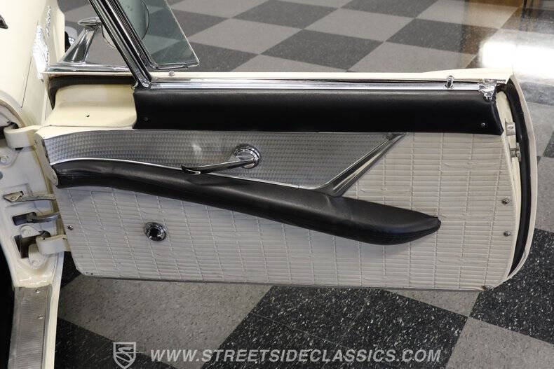 1957 Ford Thunderbird