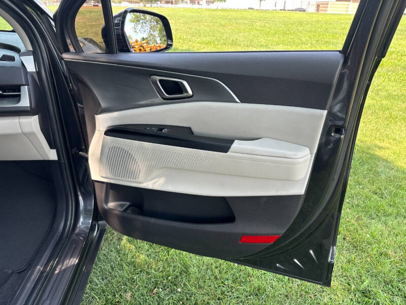 2022 Kia Carnival LX