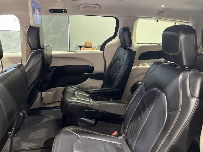 2018 Chrysler Pacifica Touring L - Photo 12