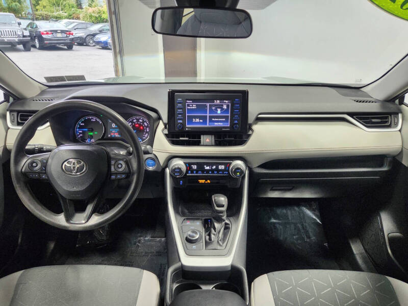 2021 Toyota RAV4 Hybrid XLE