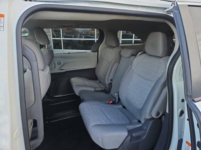2021 Toyota Sienna LE 8-Passenger