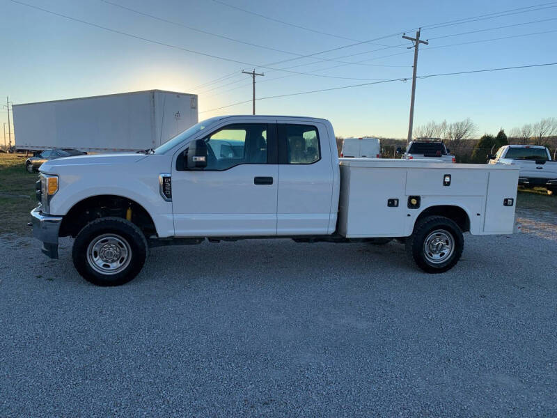 2017 Ford F-350 Super Duty XL photo 2