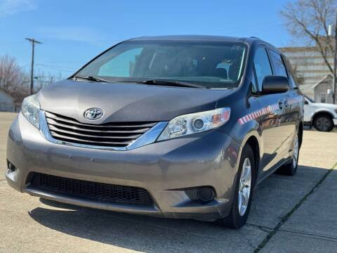 2017 Toyota Sienna for sale at Elite Auto Plaza in Springfield IL