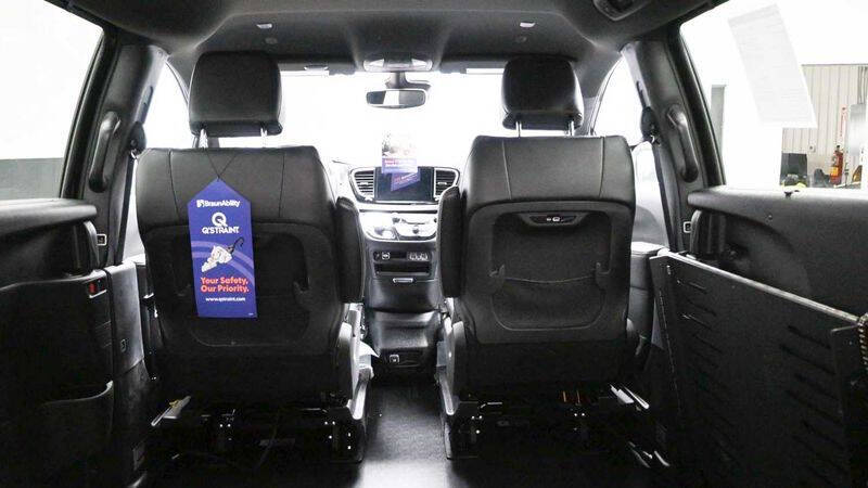 2025 Chrysler Pacifica Select