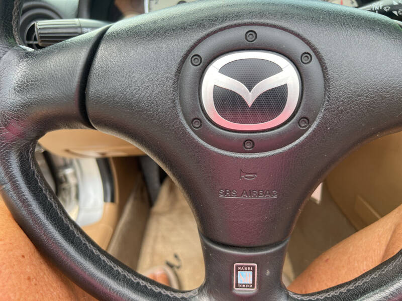 2001 Mazda MX-5 LS photo 16