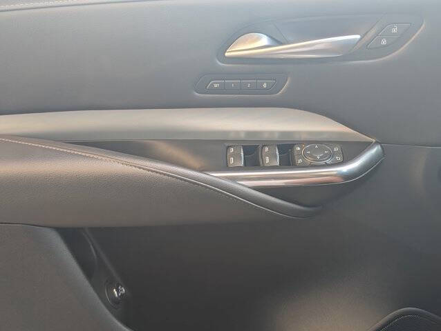 2023 Cadillac XT4 Premium Luxury