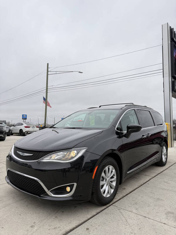 2017 Chrysler Pacifica Touring-L