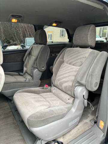 2010 Toyota Sienna LE 7-Passenger