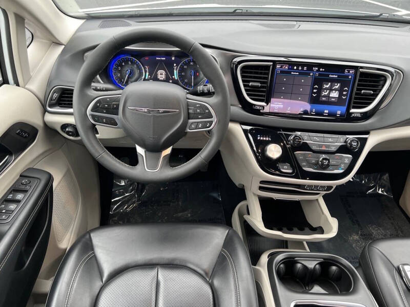 Used 2023 Chrysler Pacifica Touring L with VIN 2C4RC1BG7PR531128 for sale in Wood River, IL