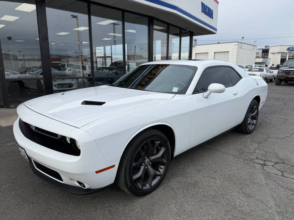 2017 Dodge Challenger SXT Plus's photo