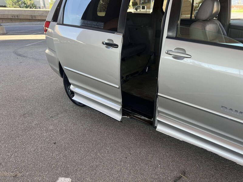 2004 Toyota Sienna