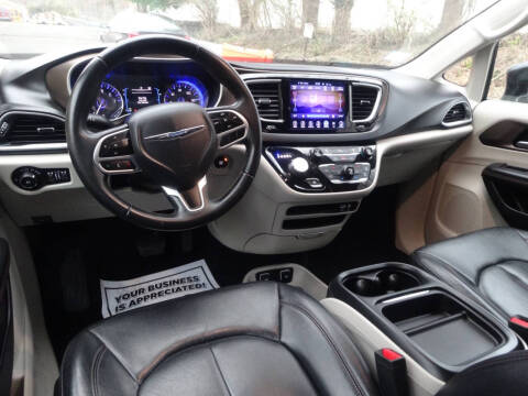 2017 Chrysler Pacifica Touring-L