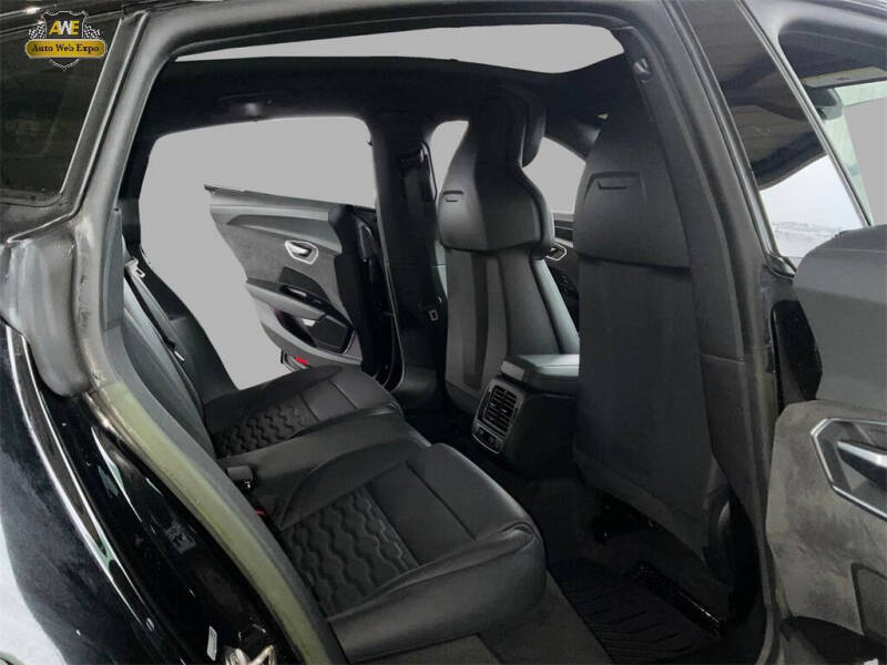 2023 Audi e-tron GT quattro Premium Plus