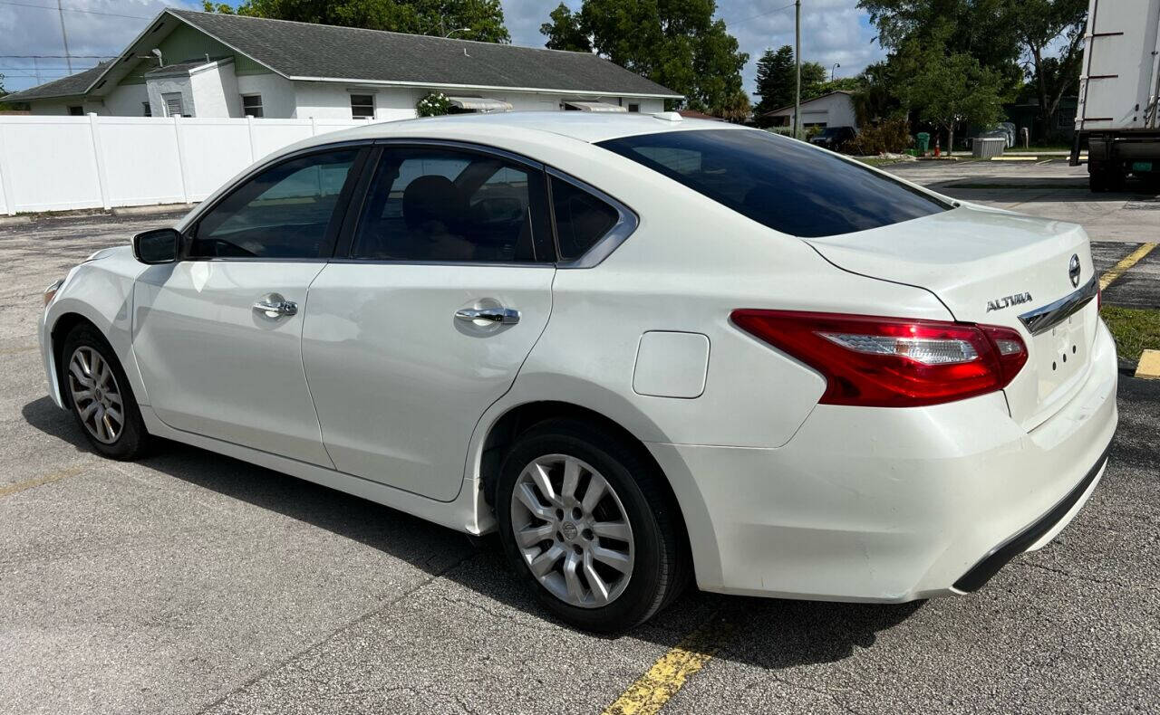 2017 NISSAN Altima Sedan - $14,990