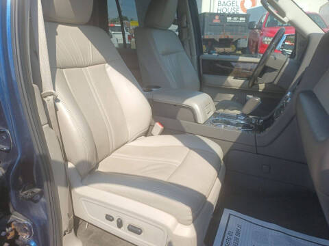 2017 Lincoln Navigator Select
