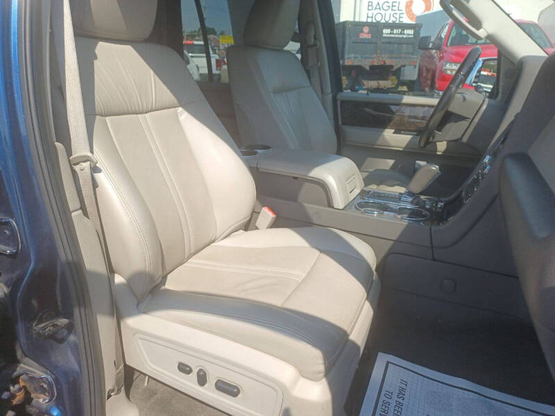 2017 Lincoln Navigator Select
