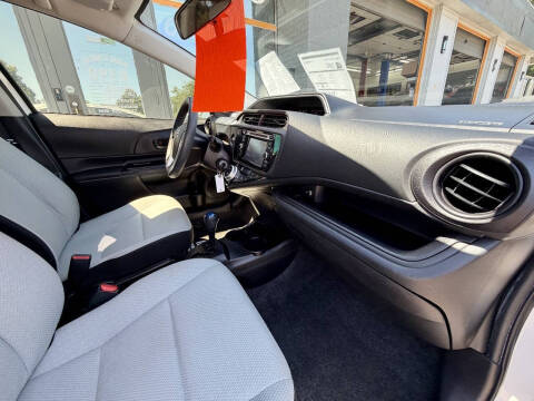 2016 Toyota Prius c One