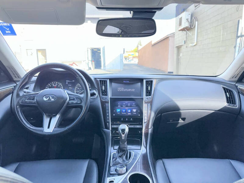 2019 INFINITI Q50 LUXE photo 28