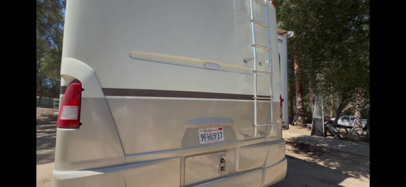 2003 Winnebago Adventurer