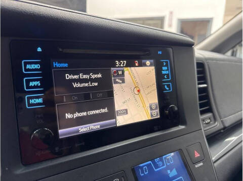 2017 Toyota Sienna SE Premium 8-Passenger