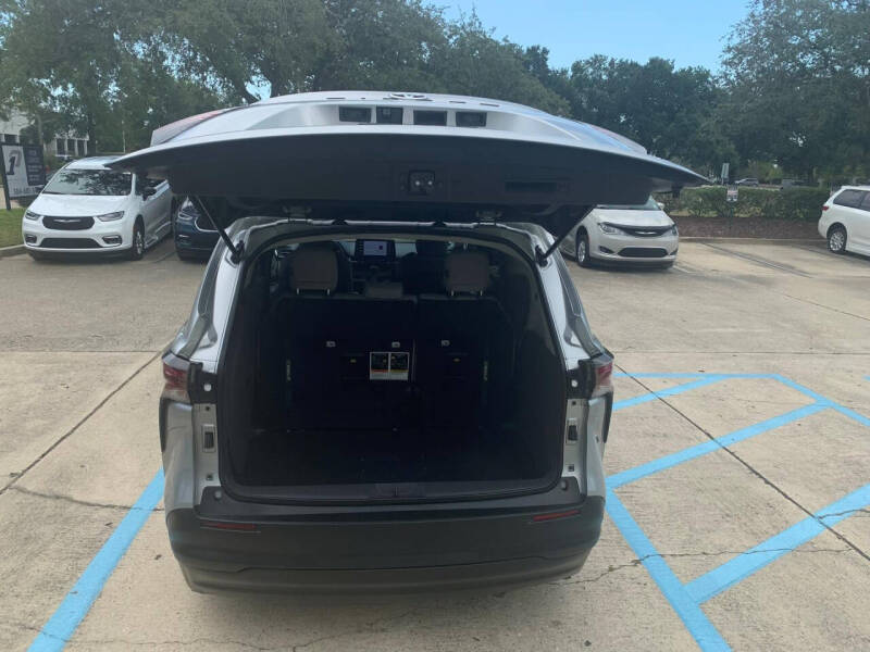 2024 Toyota Sienna LE 8-Passenger