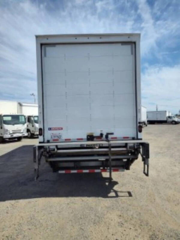 2021 Freightliner M2 106