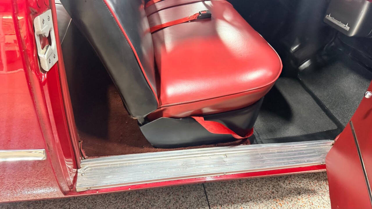 1949 Ford Custom 33