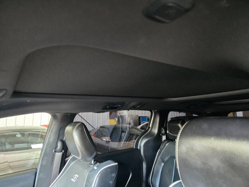 2020 Chrysler Pacifica Limited Red S