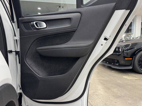 2025 Volvo XC40 B5 Core Bright Theme