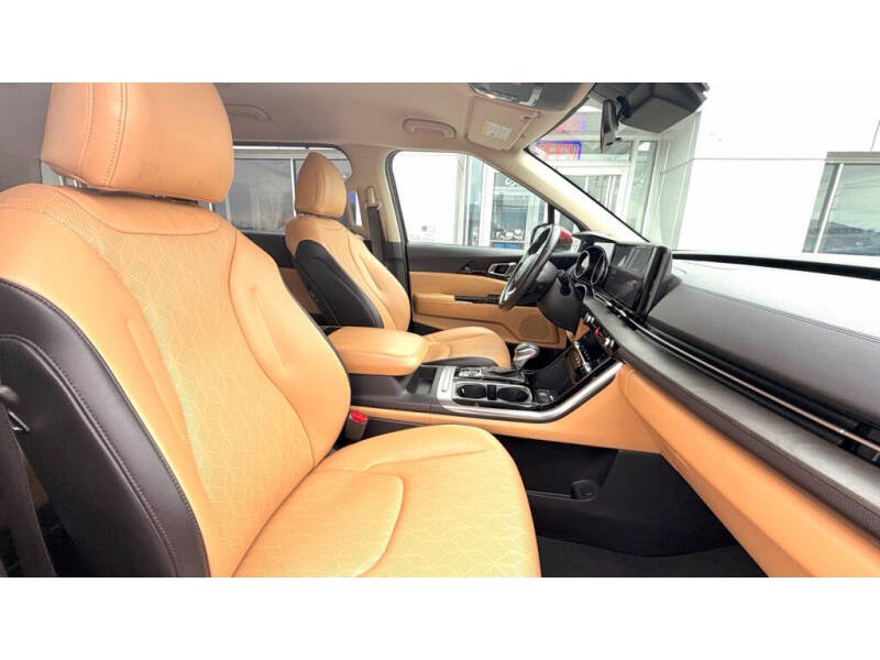 2024 Kia Carnival EX