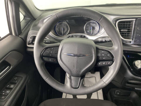 2024 Chrysler Pacifica Touring