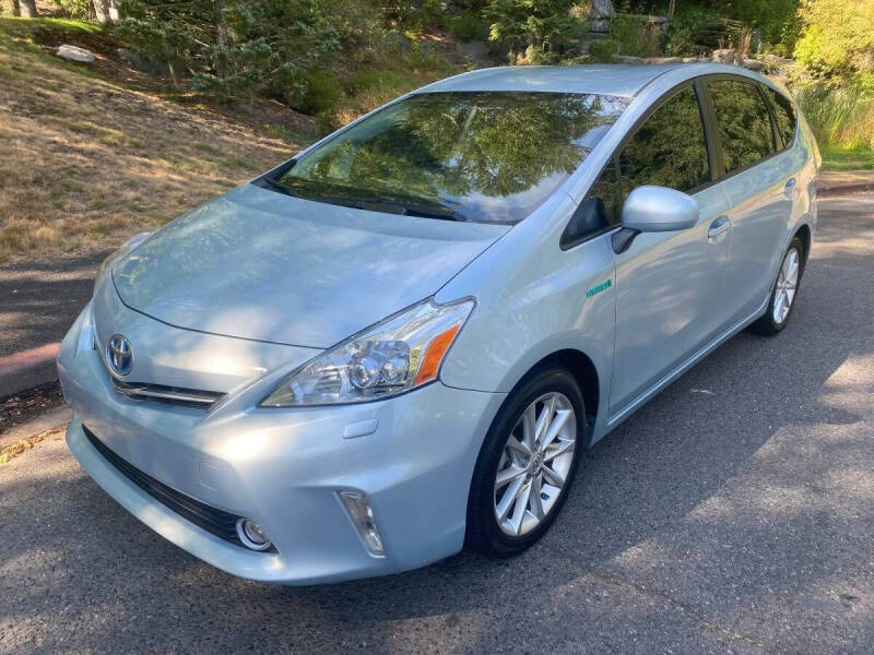 2012 Toyota Prius v Five